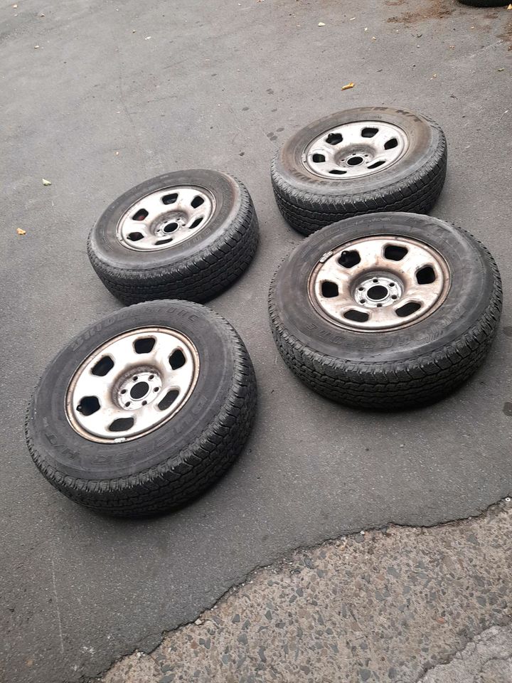 Nissan King Cab Stahlfelgen Mit 235 70/16 Bereifung