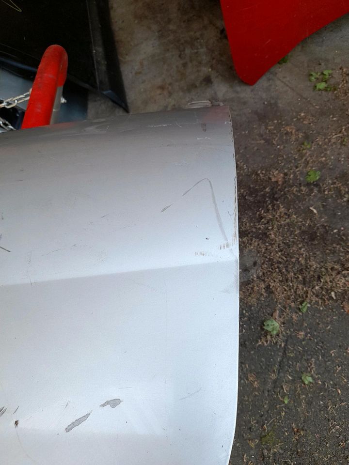 Nissan Almera Tino Heckklappe