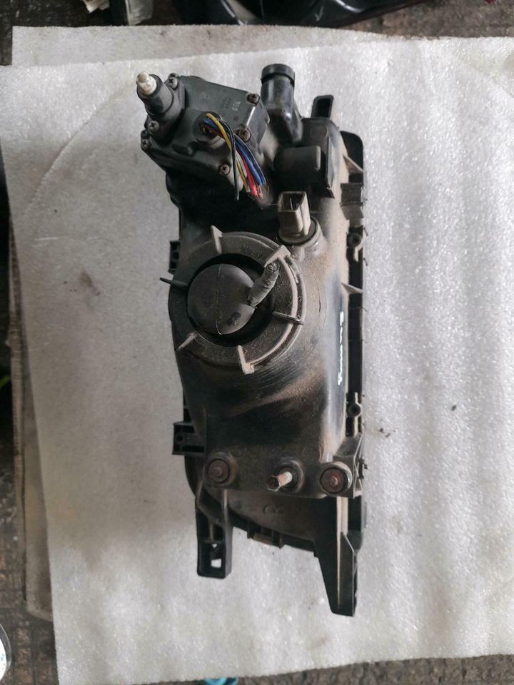 Nissan Sunny Scheinwerfer Rechts