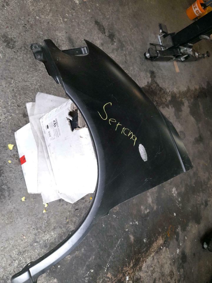 Nissan Serena Kotflügel Links