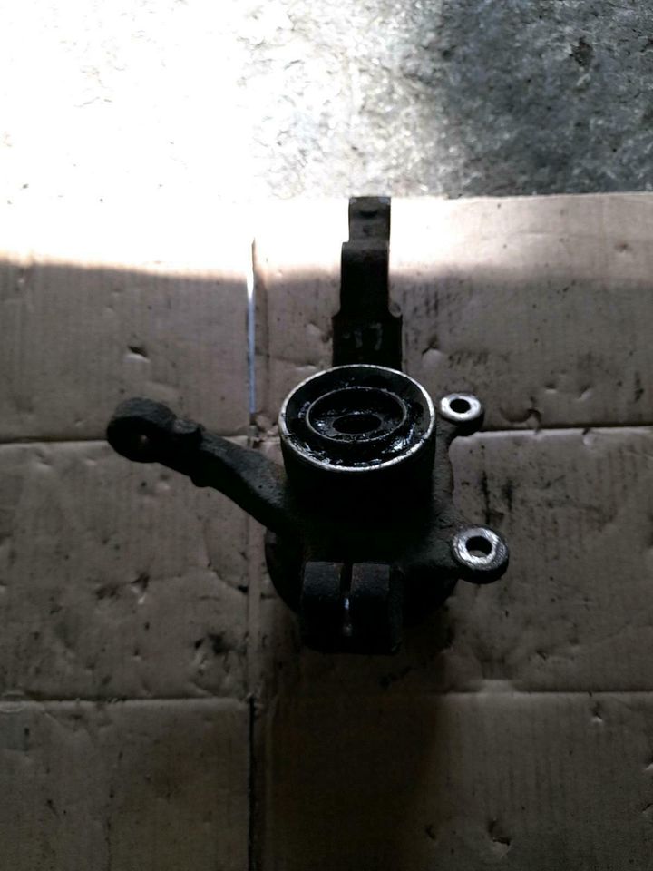 Nissan Note E11 Radlagergehäuse Vorne Links