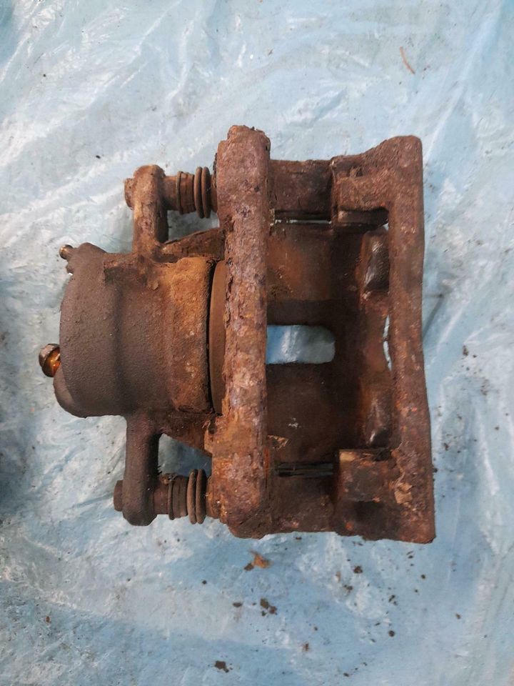 Nissan Micra 1.2iK12 Bremssatel Set Vorne