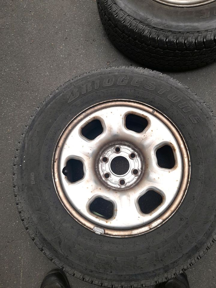 Nissan King Cab Stahlfelgen Mit 235 70/16 Bereifung