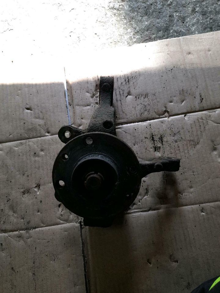 Nissan Note E11 Radlagergehäuse Vorne Links